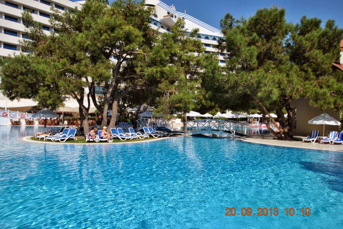 imagini hotel TITANIC LARA